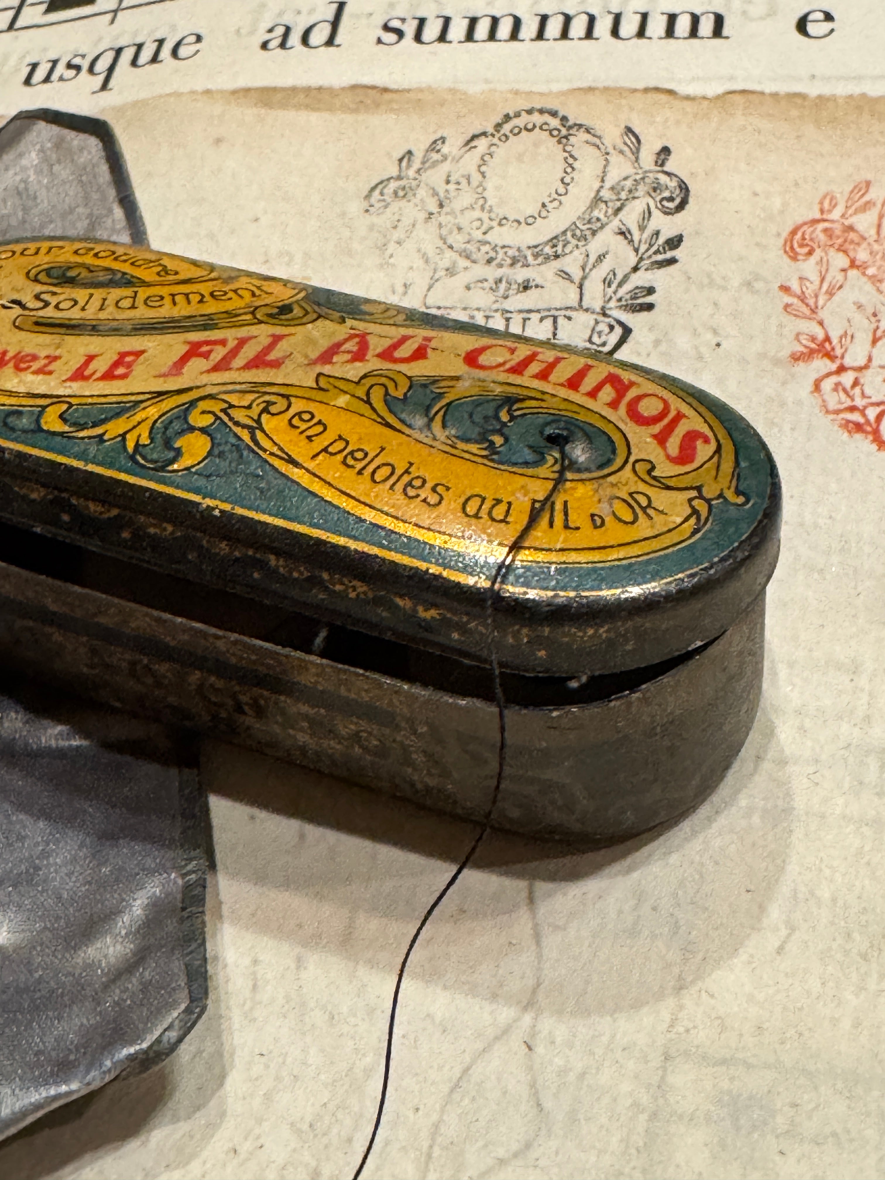French Antique Thread Tin: Le Fil Au Chinois Bobbin Holder