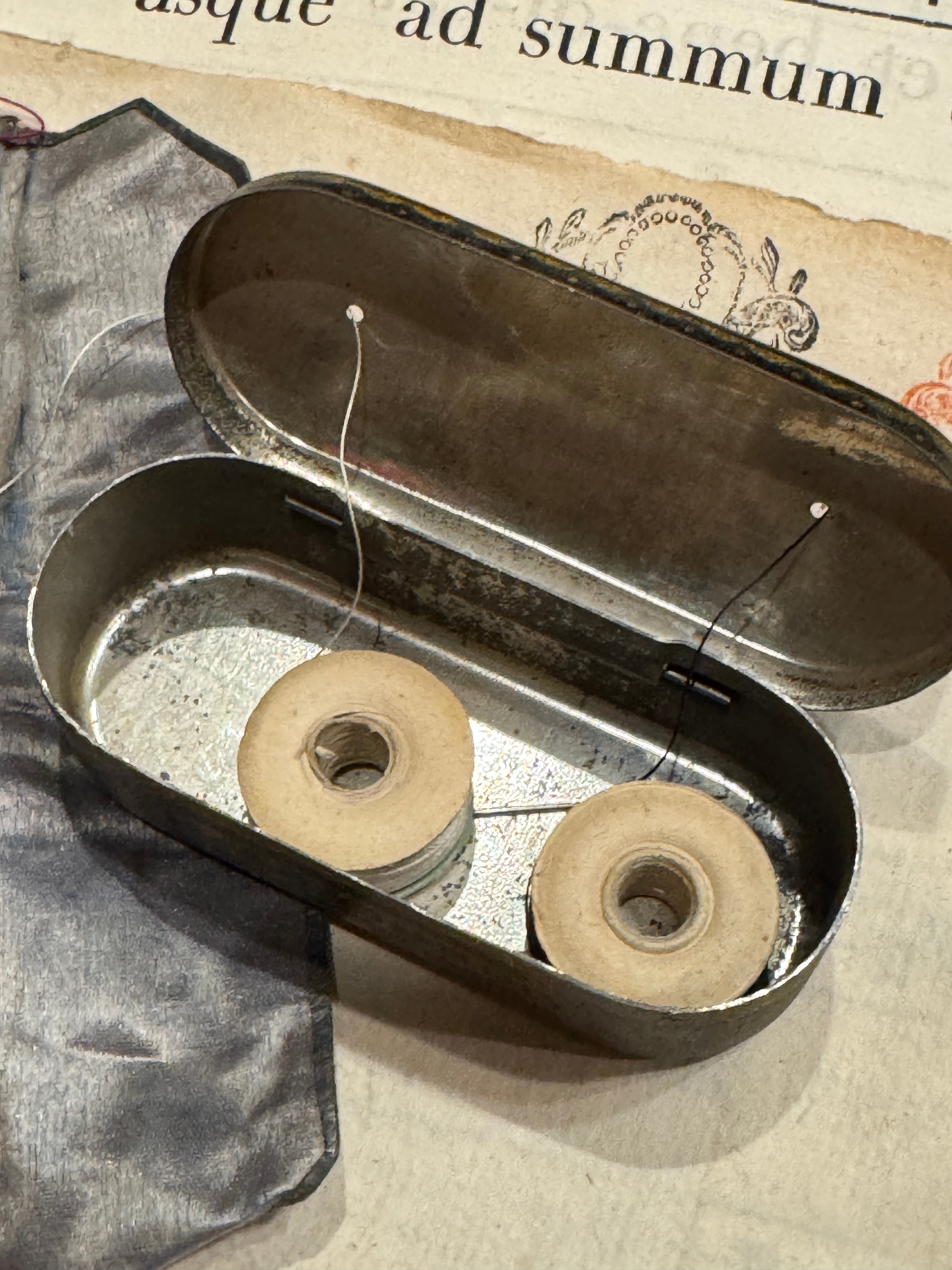 French Antique Thread Tin: Le Fil Au Chinois Bobbin Holder