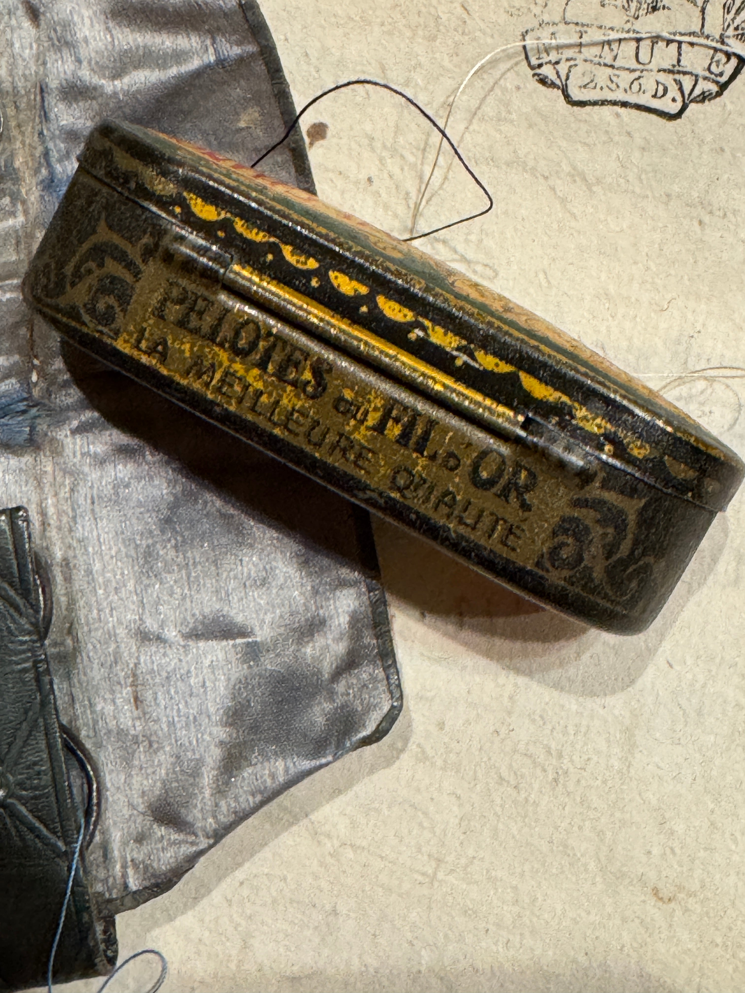 French Antique Thread Tin: Le Fil Au Chinois Bobbin Holder