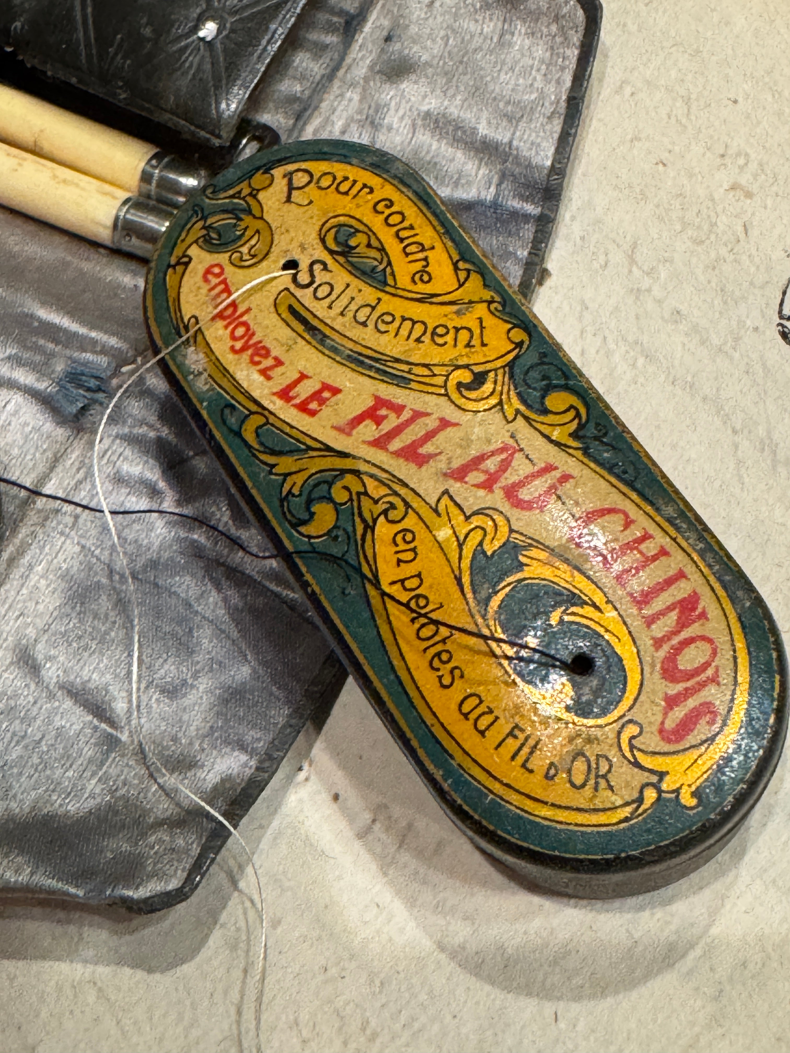 French Antique Thread Tin: Le Fil Au Chinois Bobbin Holder