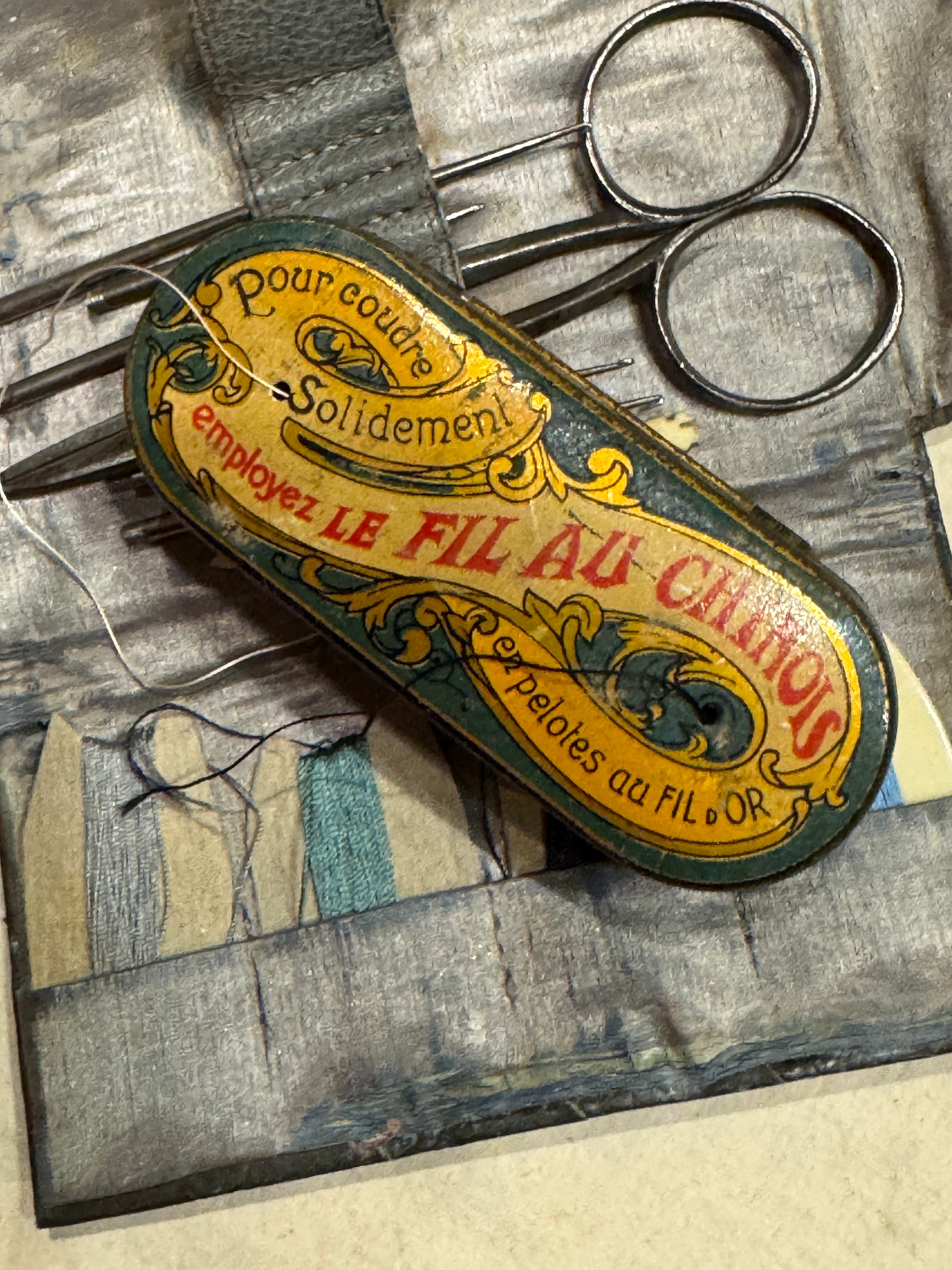 French Antique Thread Tin: Le Fil Au Chinois Bobbin Holder