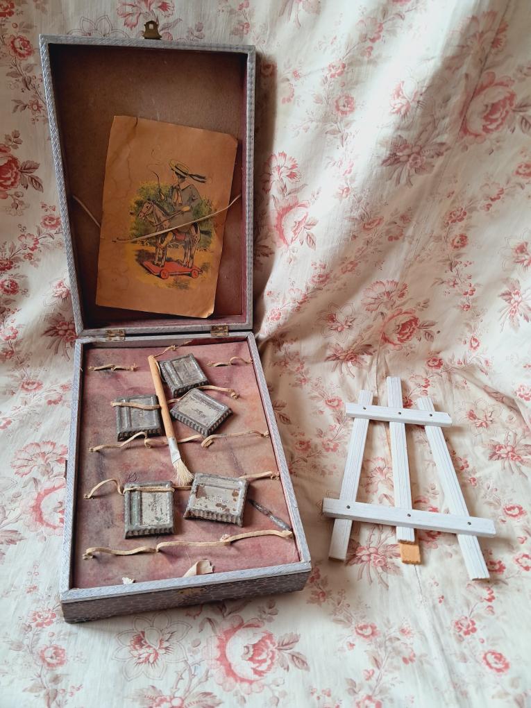 Vintage French PEINTURE Paint Box Set