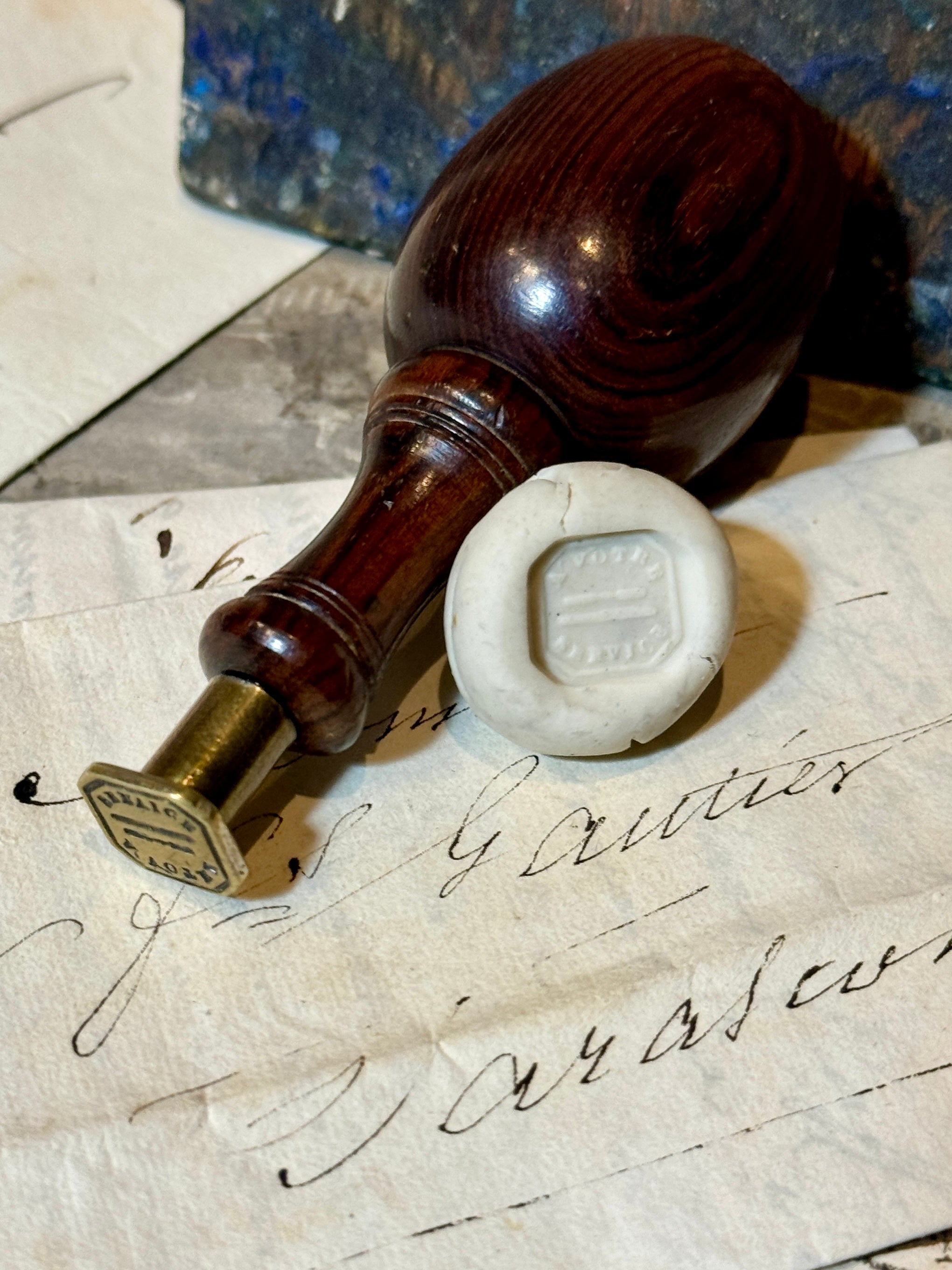 Antique French "A VOTRE SERVICE" Motto Seal