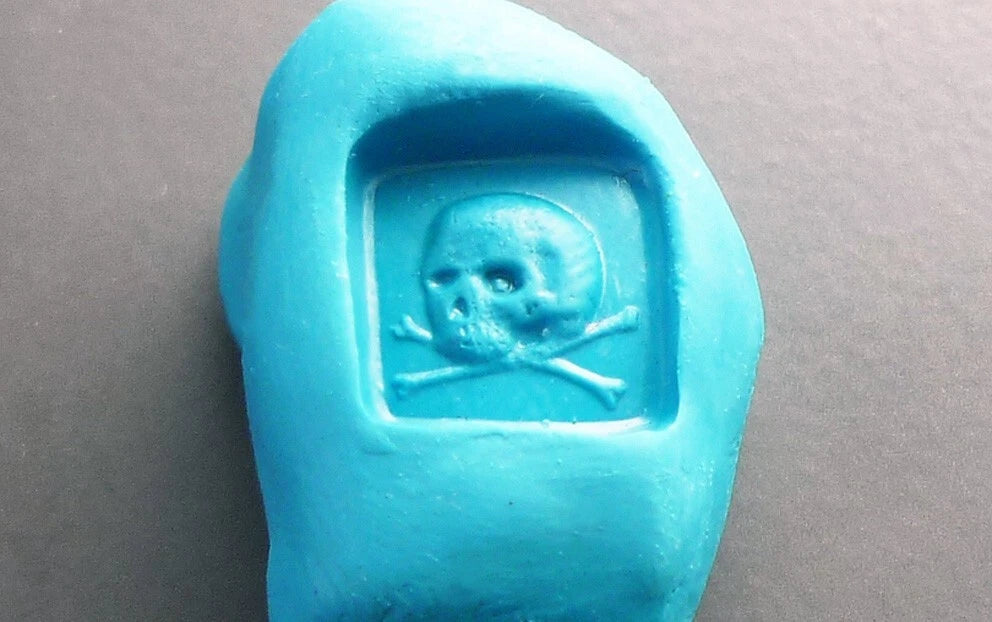Clear Glass Intaglio Seal Of Skull & Crossbones