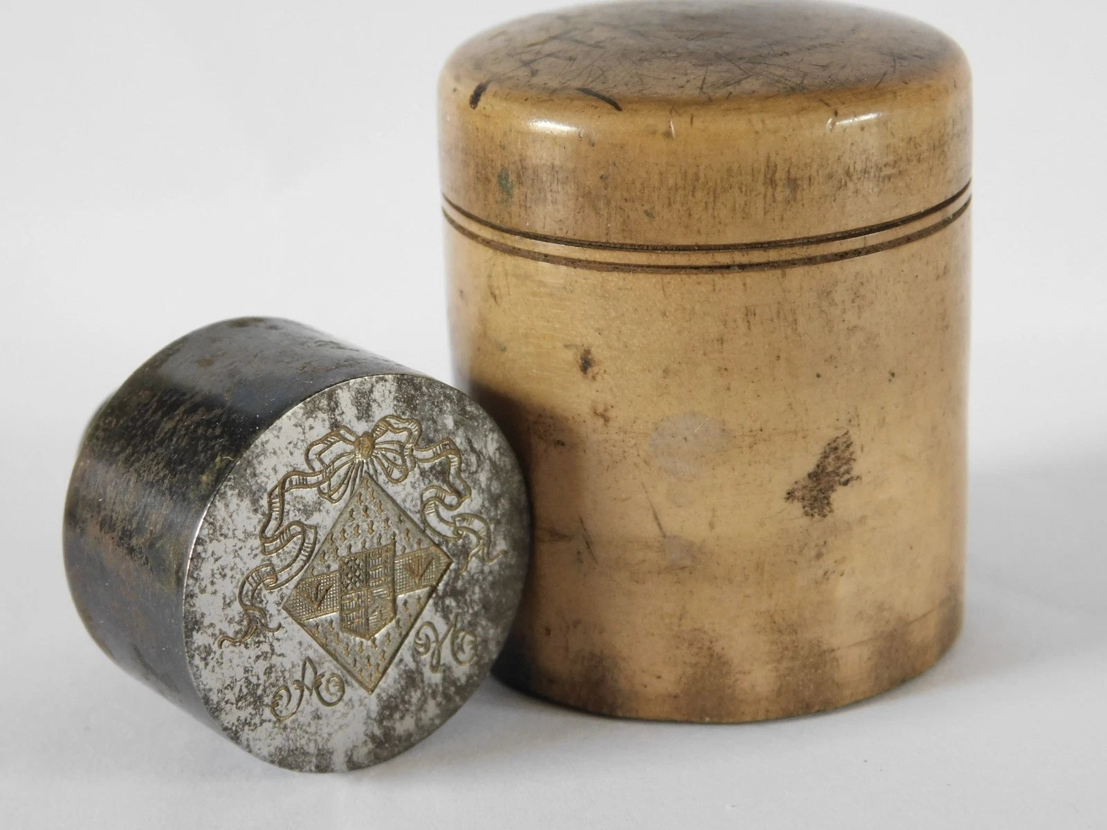 Antique Heraldic Coat of Arms Intaglio Wax Seal in Treen Box