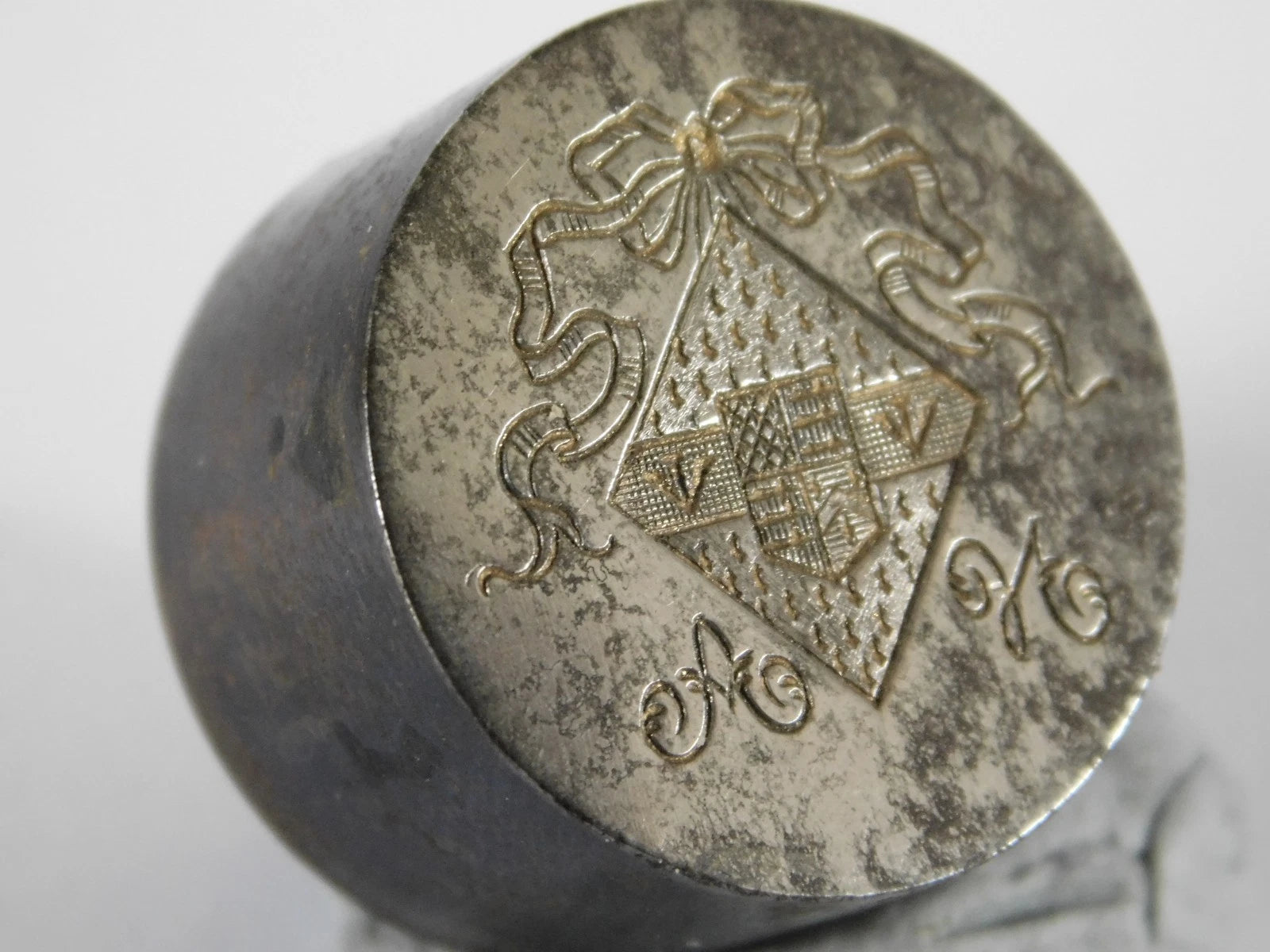 Antique Heraldic Coat of Arms Intaglio Wax Seal in Treen Box