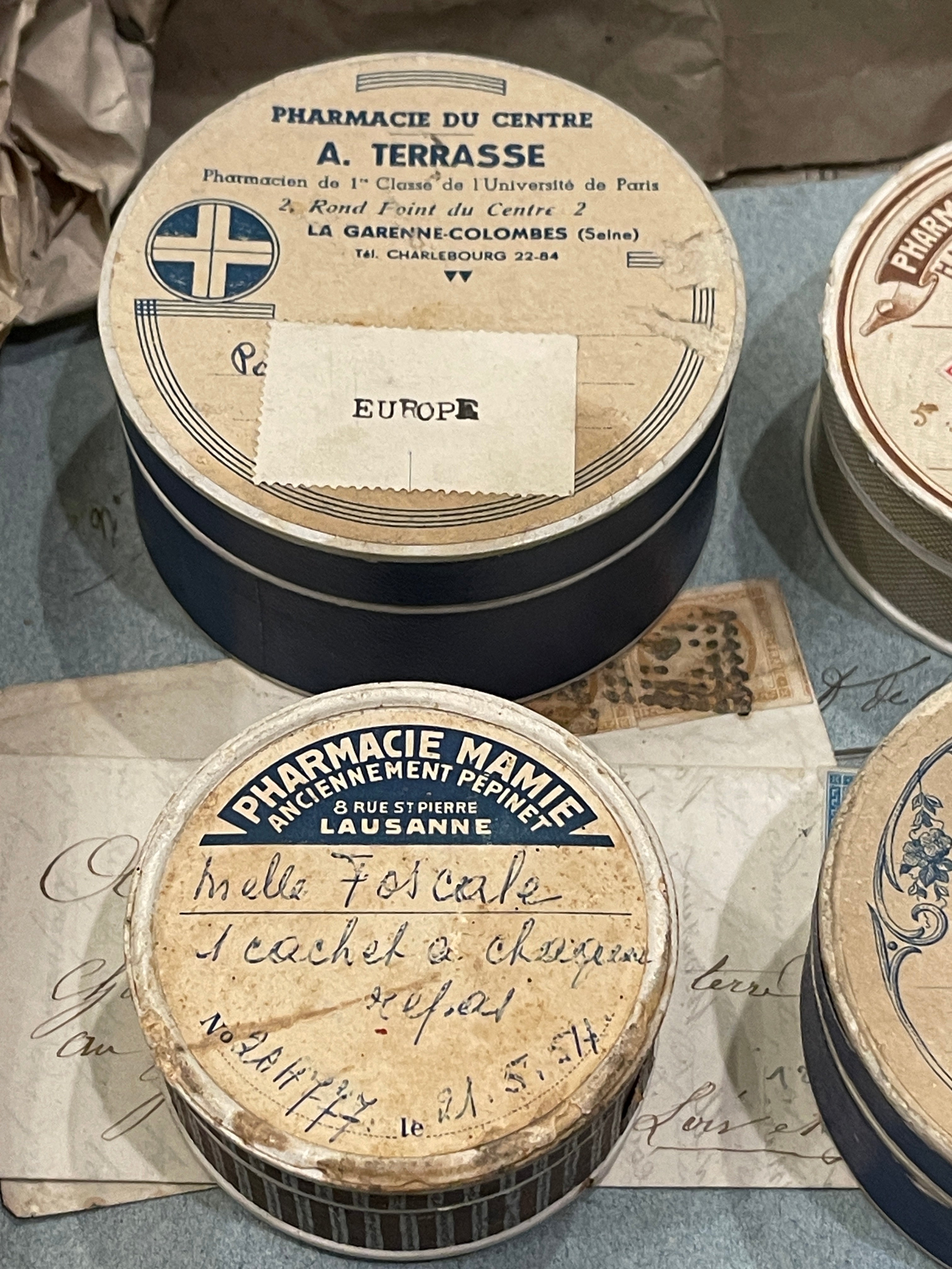 Antique (early 1900s) French Pharmacy or Apothecary Pill or Medicine Box