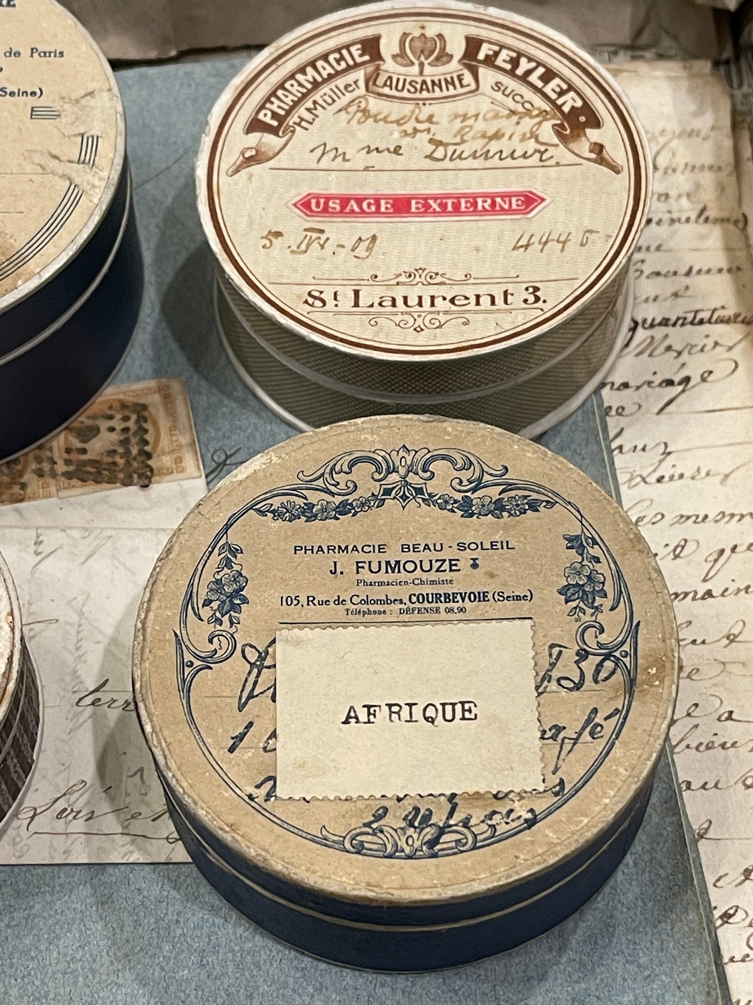 Antique (early 1900s) French Pharmacy or Apothecary Pill or Medicine Box