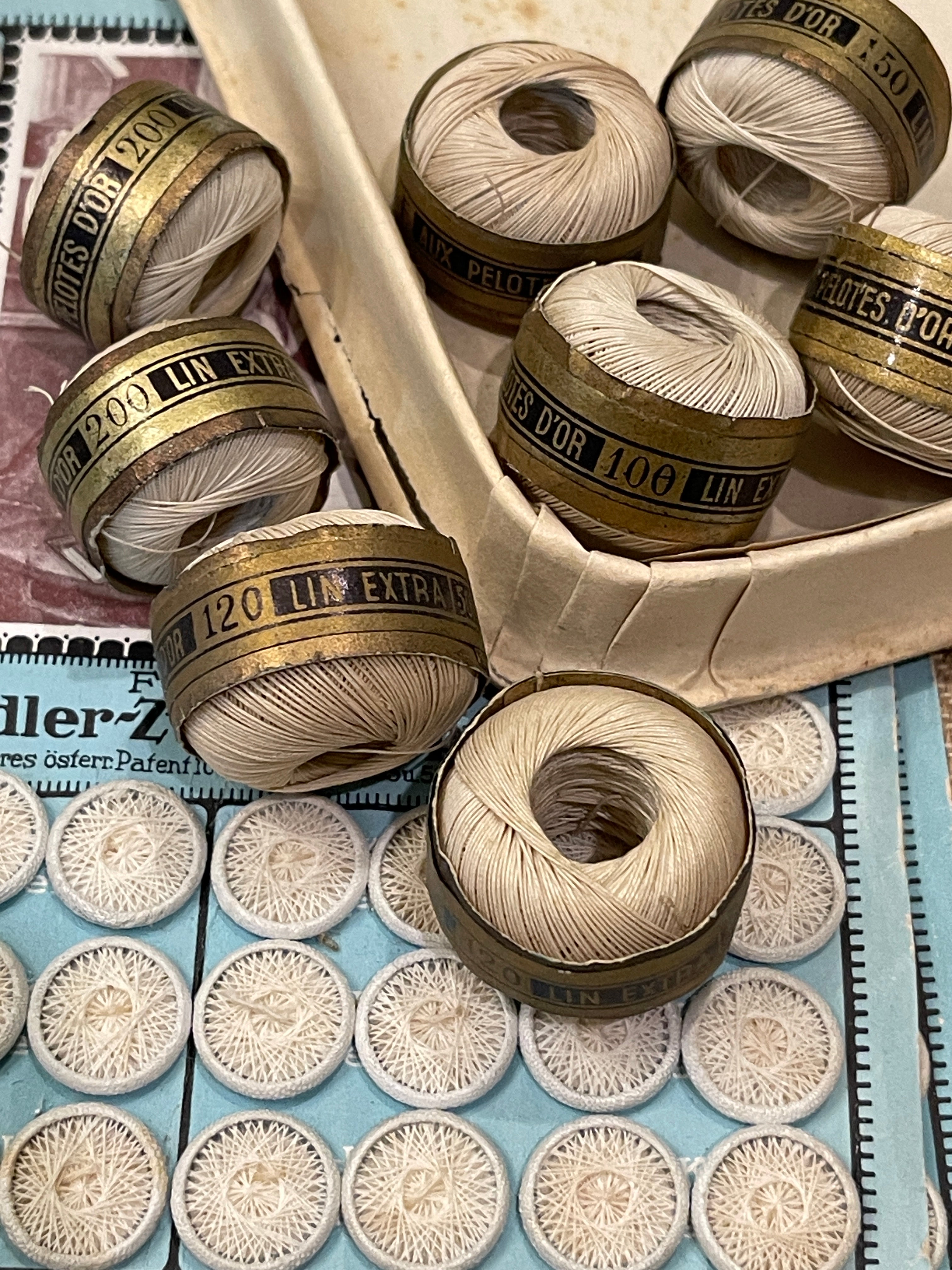 Haberdashery collection of ECRU Linen AUXPELOTES D'OR thread