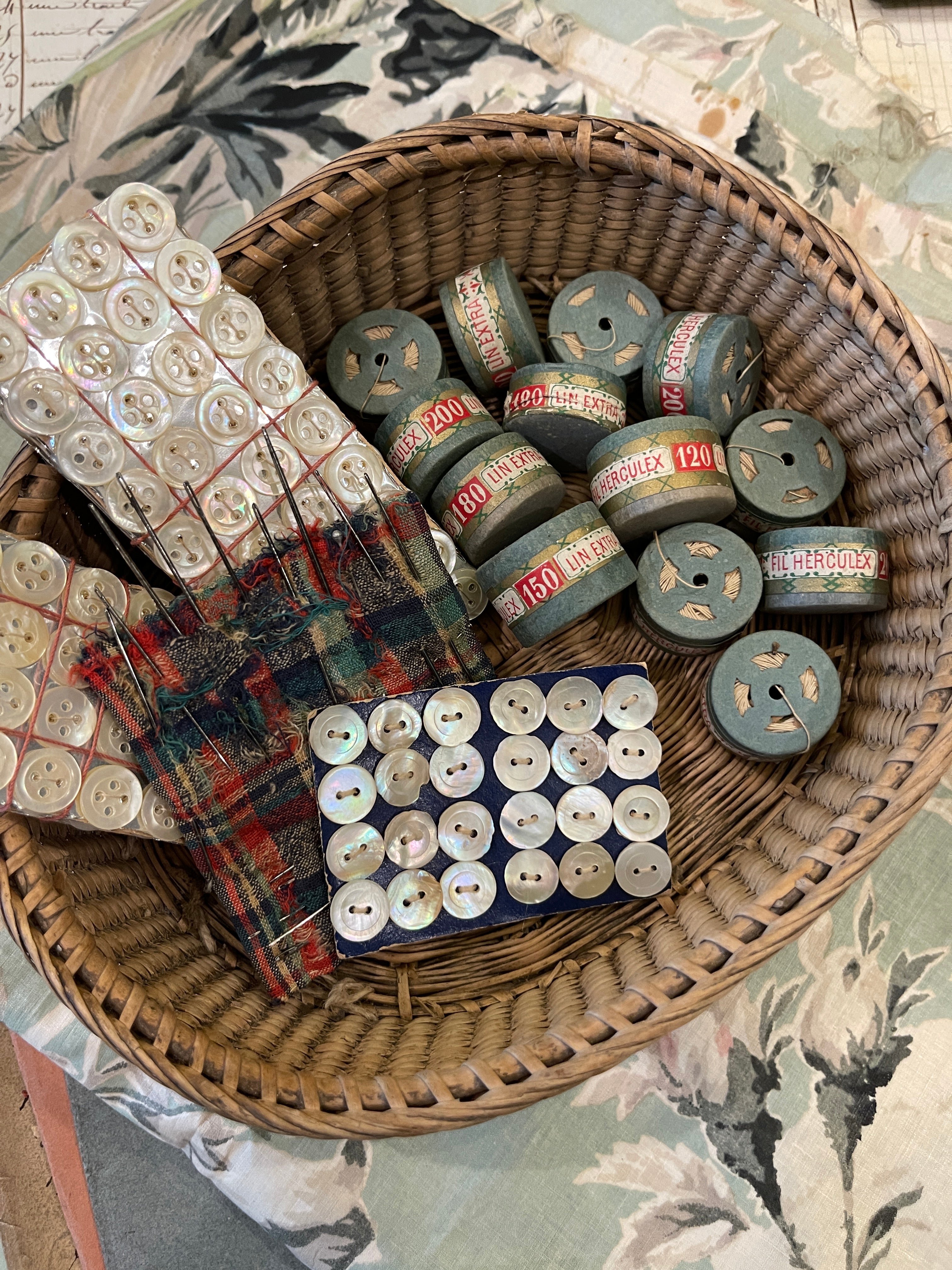 Haberdashery collection of ECRU Linen CSF FIL HERCULEX  thread