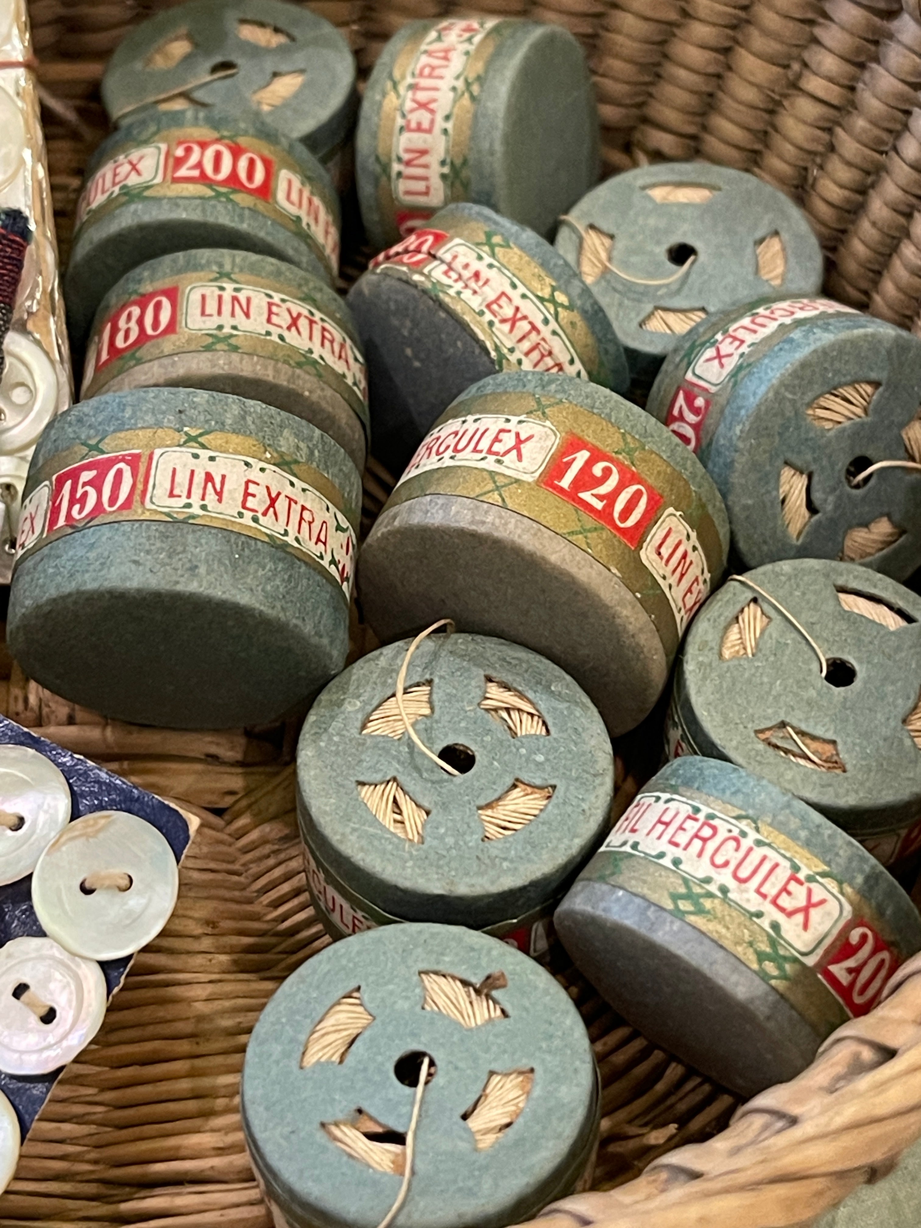 Haberdashery collection of ECRU Linen CSF FIL HERCULEX  thread