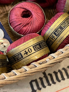 Haberdashery Collection of Burgundy Linen AUX Pelotes D'or Thread
