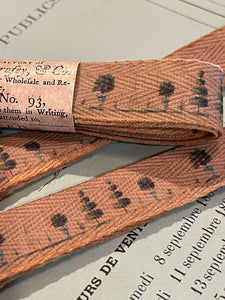 French Topiary Wallpaper Ribbon