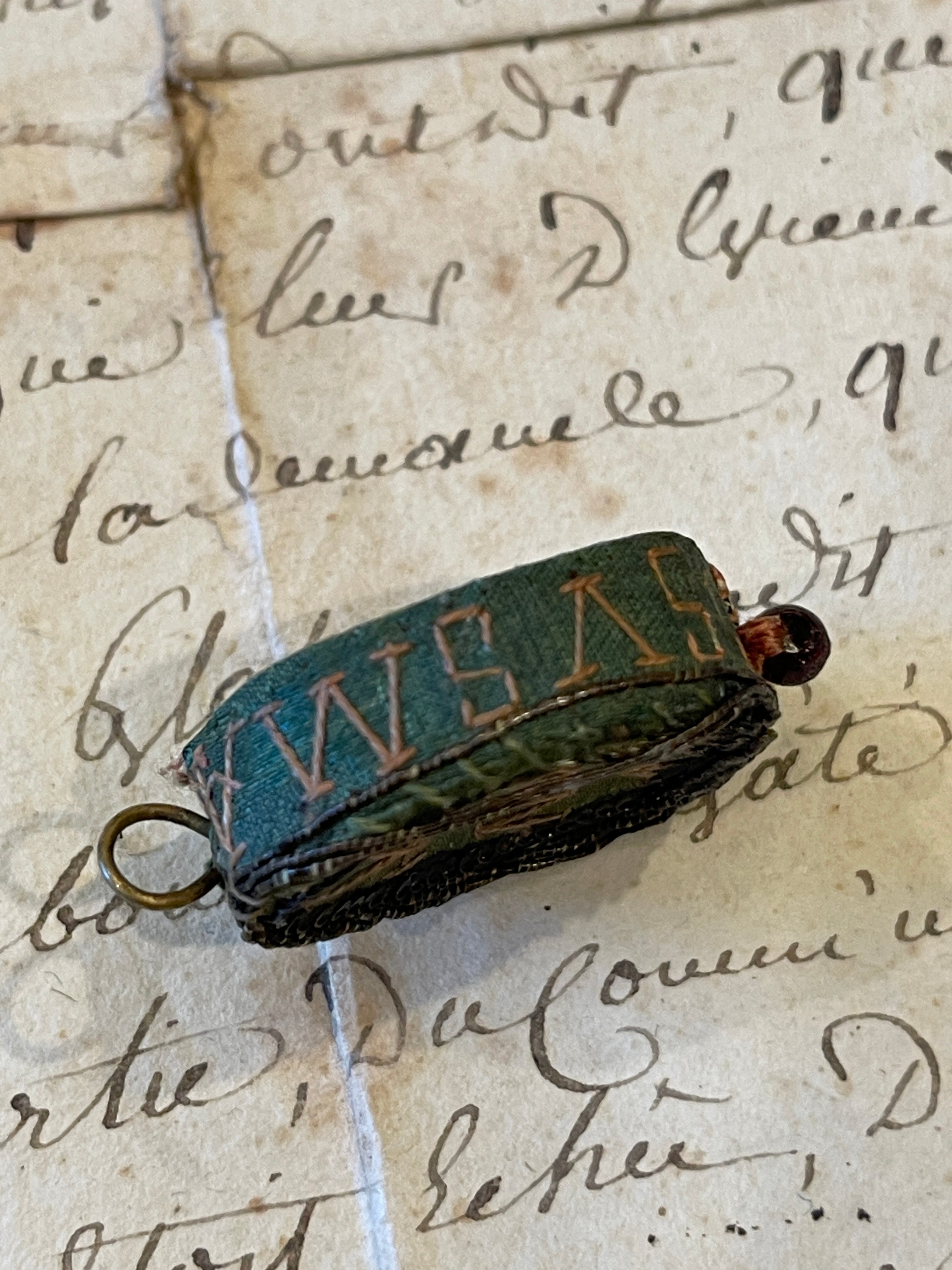 Antique French Marie Auxiliatrice Relic