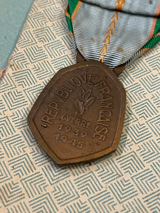 WW2 French Commemorative Bronze Medal 1939 - 1945
