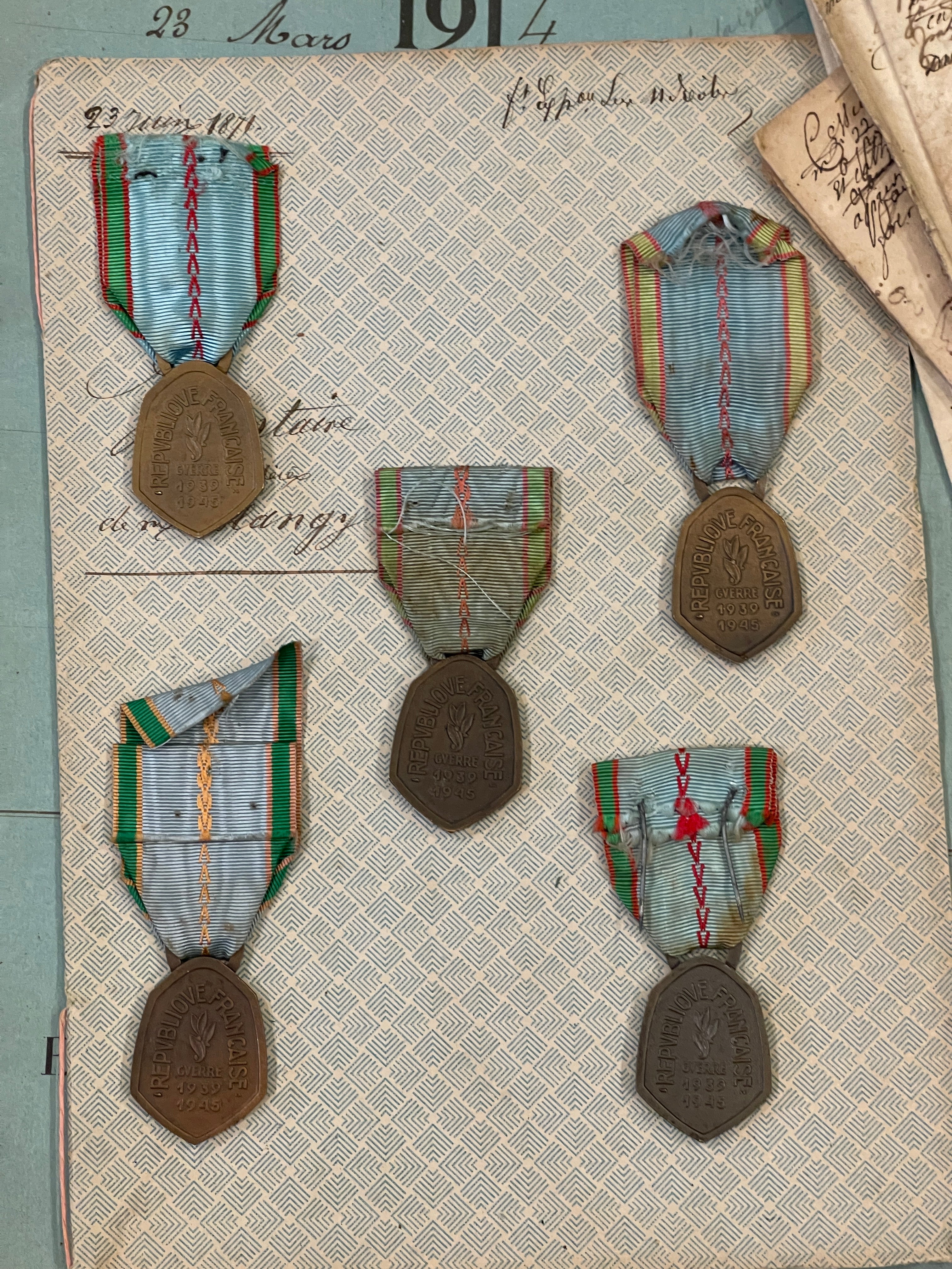 WW2 French Commemorative Bronze Medal 1939 - 1945