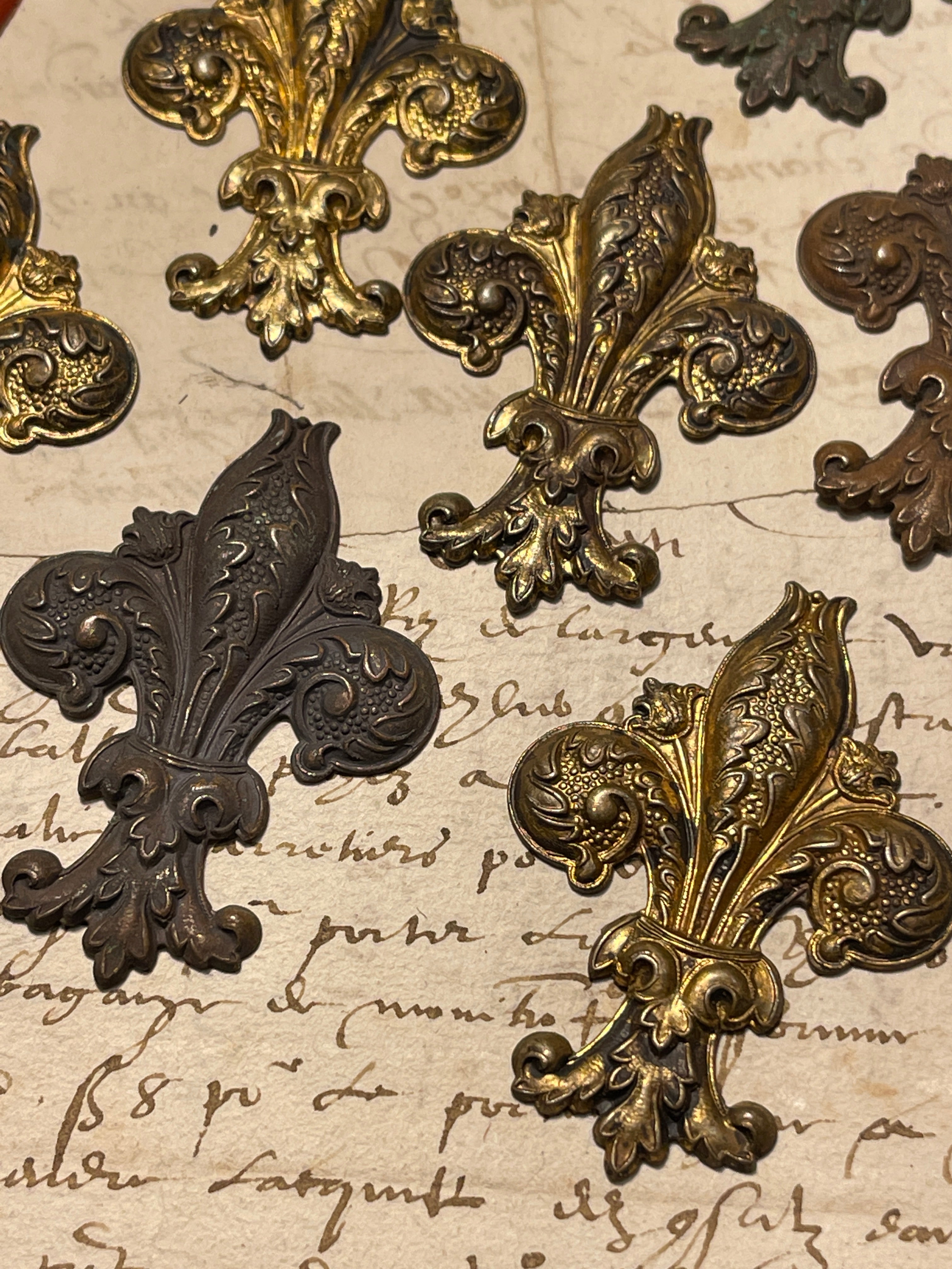 Vintage Style Ornate Fleur De Lis - Extra Large