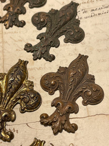 Vintage Style Ornate Fleur De Lis - Extra Large