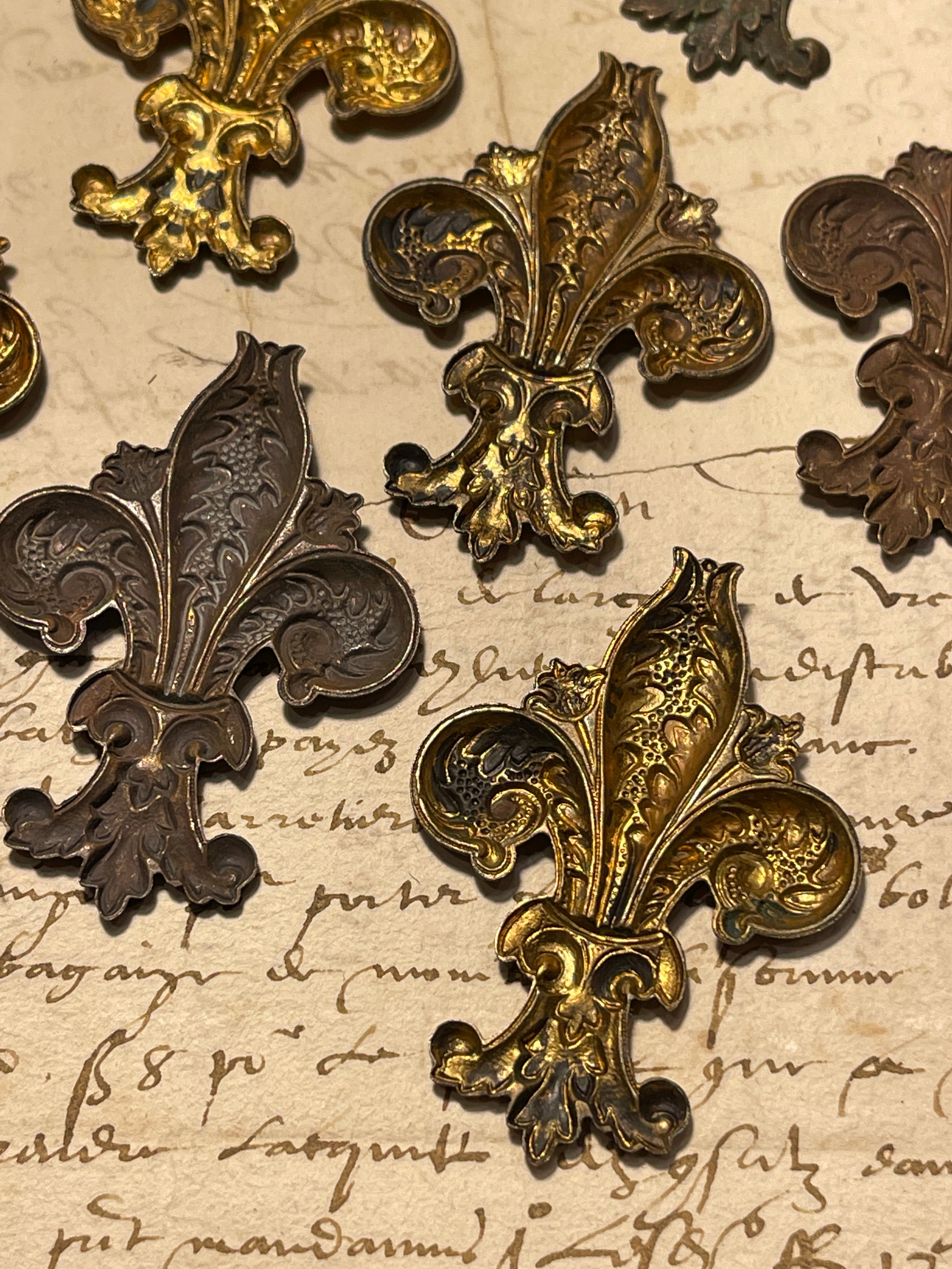 Vintage Style Ornate Fleur De Lis - Extra Large