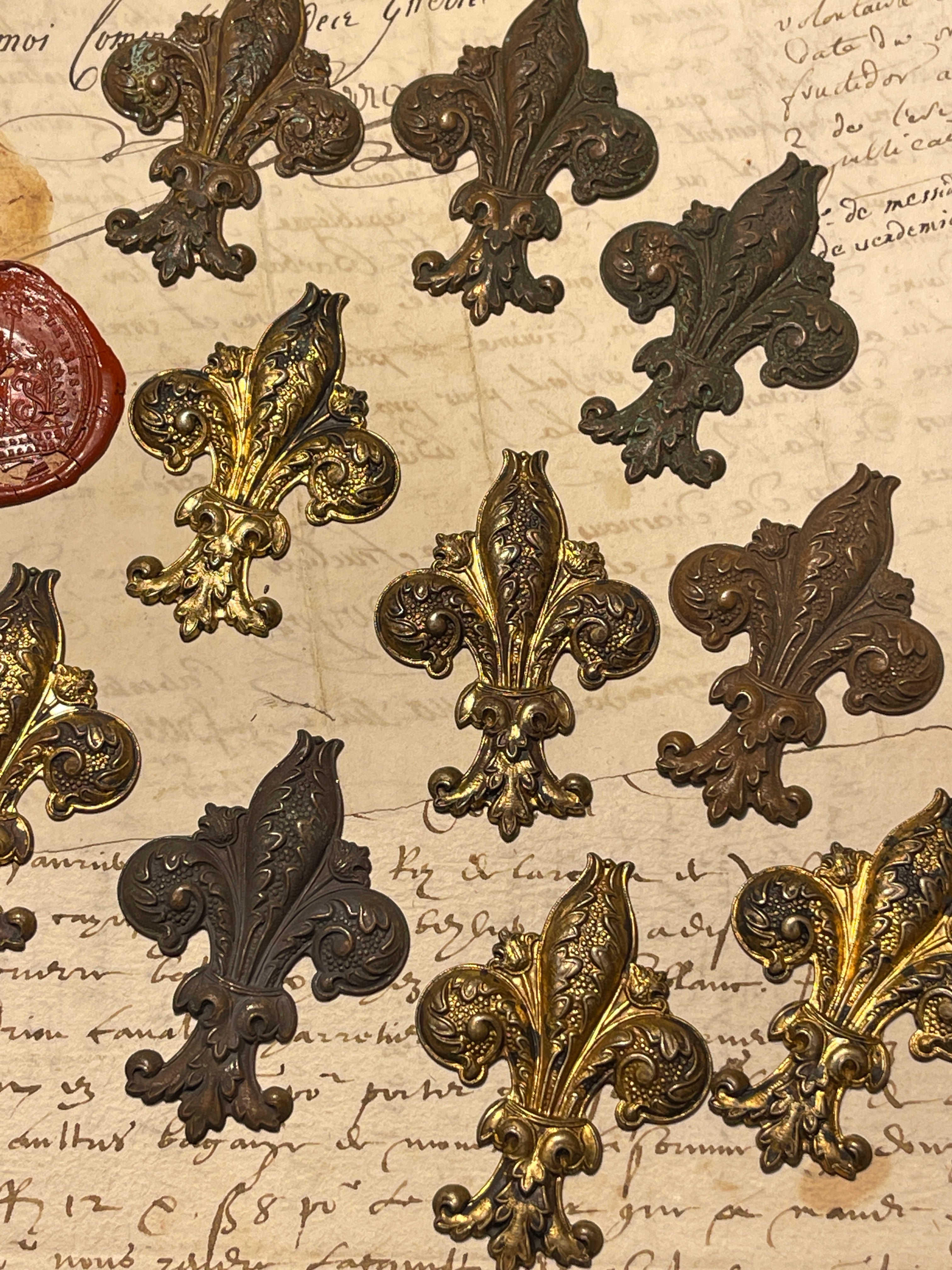 Vintage Style Ornate Fleur De Lis - Extra Large