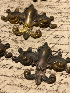 Vintage Style WIDE Ornate Fleur De Lis - Large