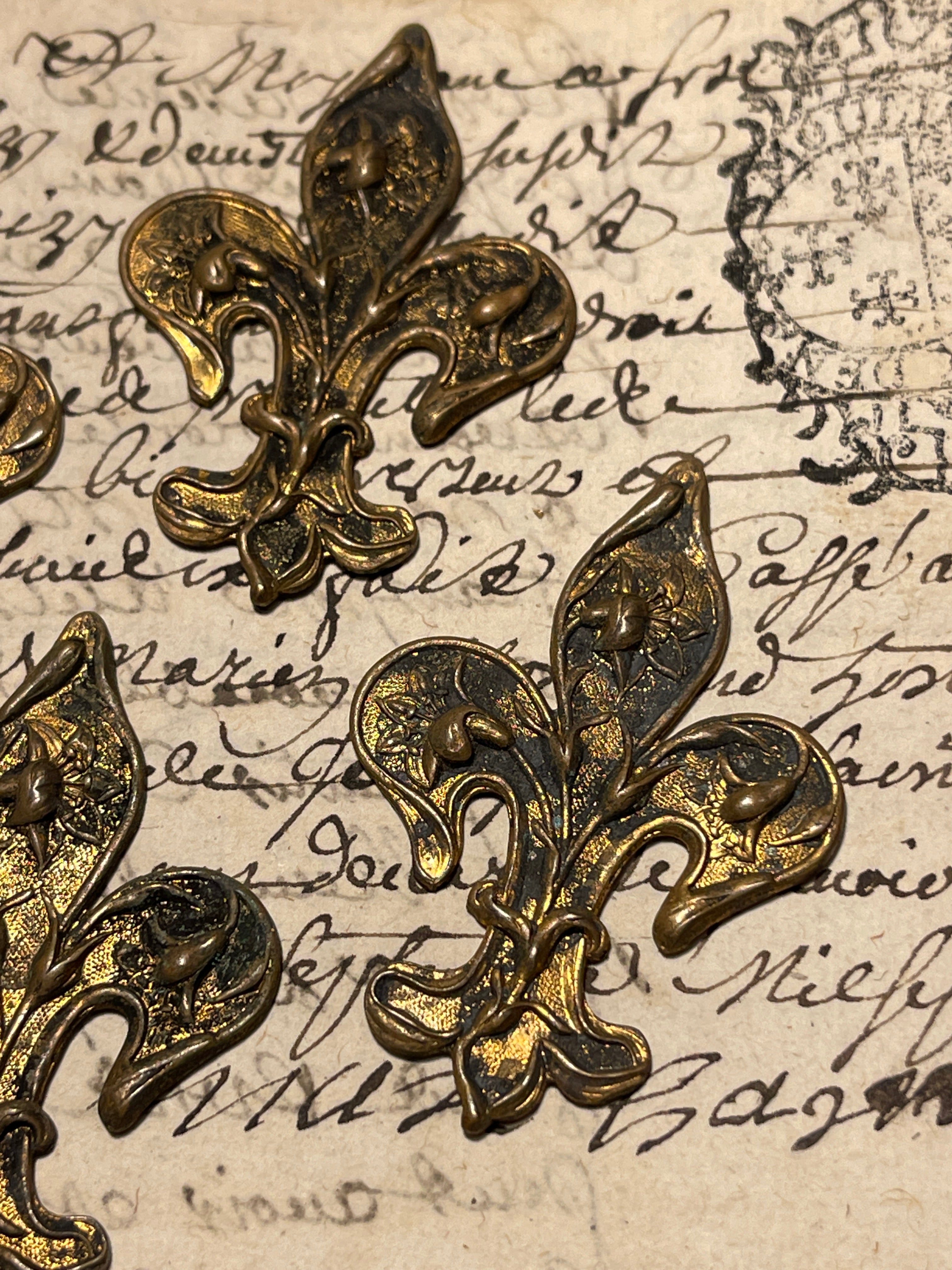Vintage Style Ornate Fleur De Lis - Large