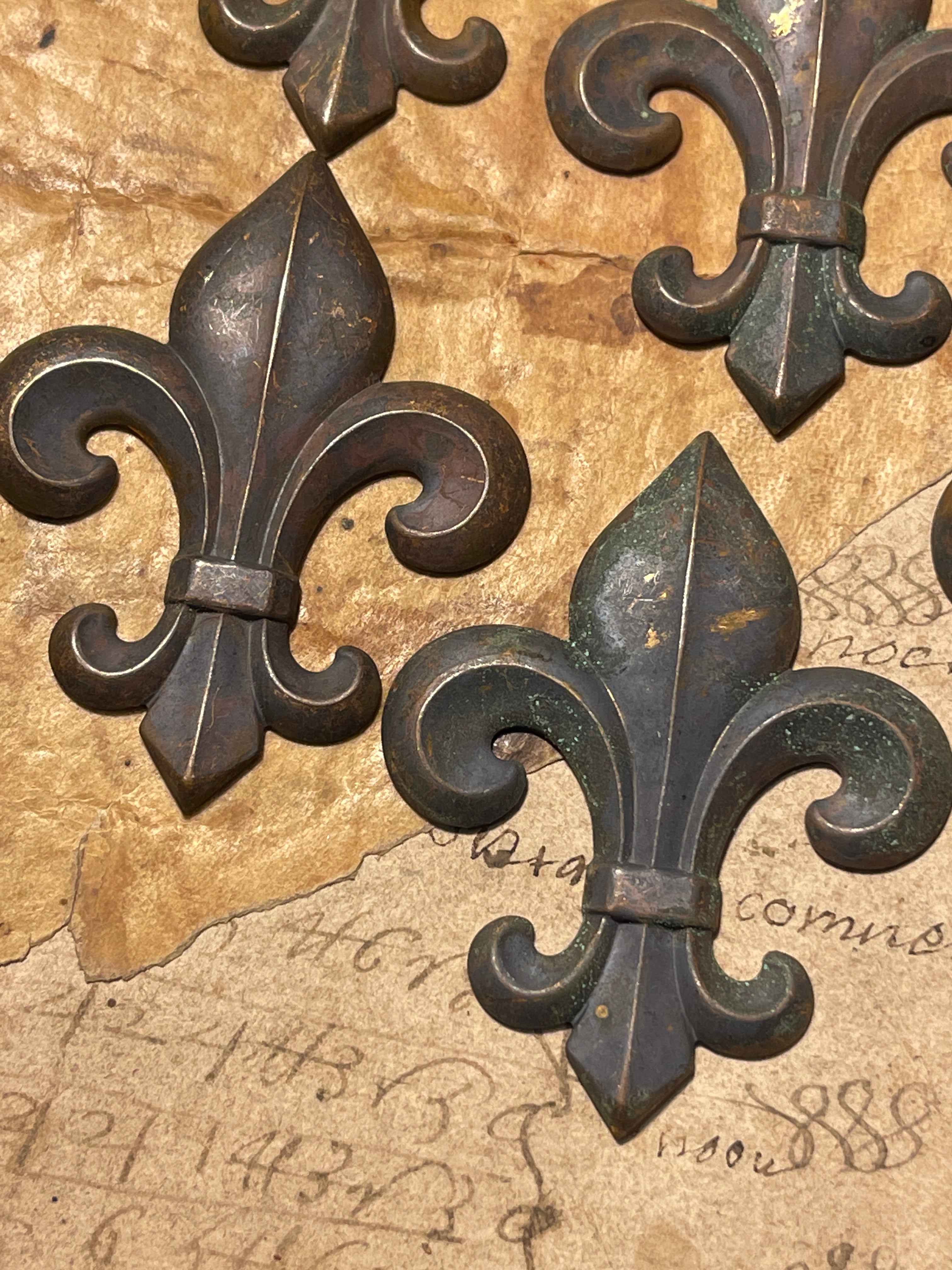 Vintage Style Fleur De Lis - Extra Large