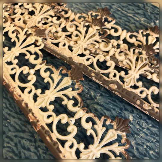 Antique Style Metal Chippy White Trim