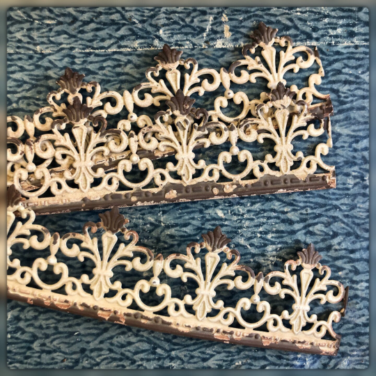 Antique Style Metal Chippy White Trim