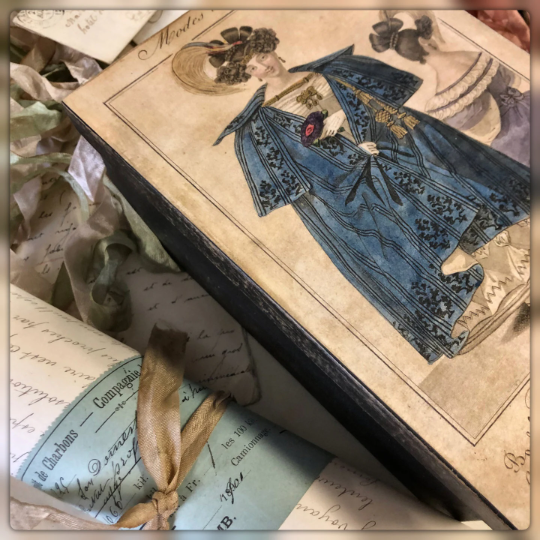 7.5” Mode De Paris Paper Mache Rectangle Box